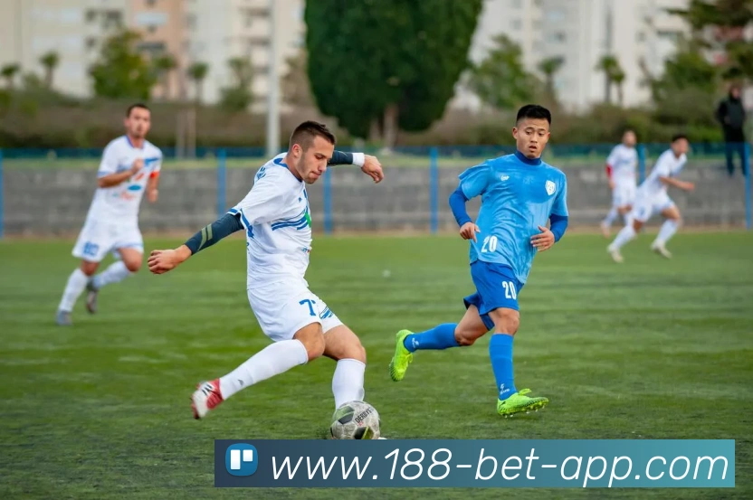 布朗尼单臂劈扣震撼全场詹姆斯感慨上空气与众不同